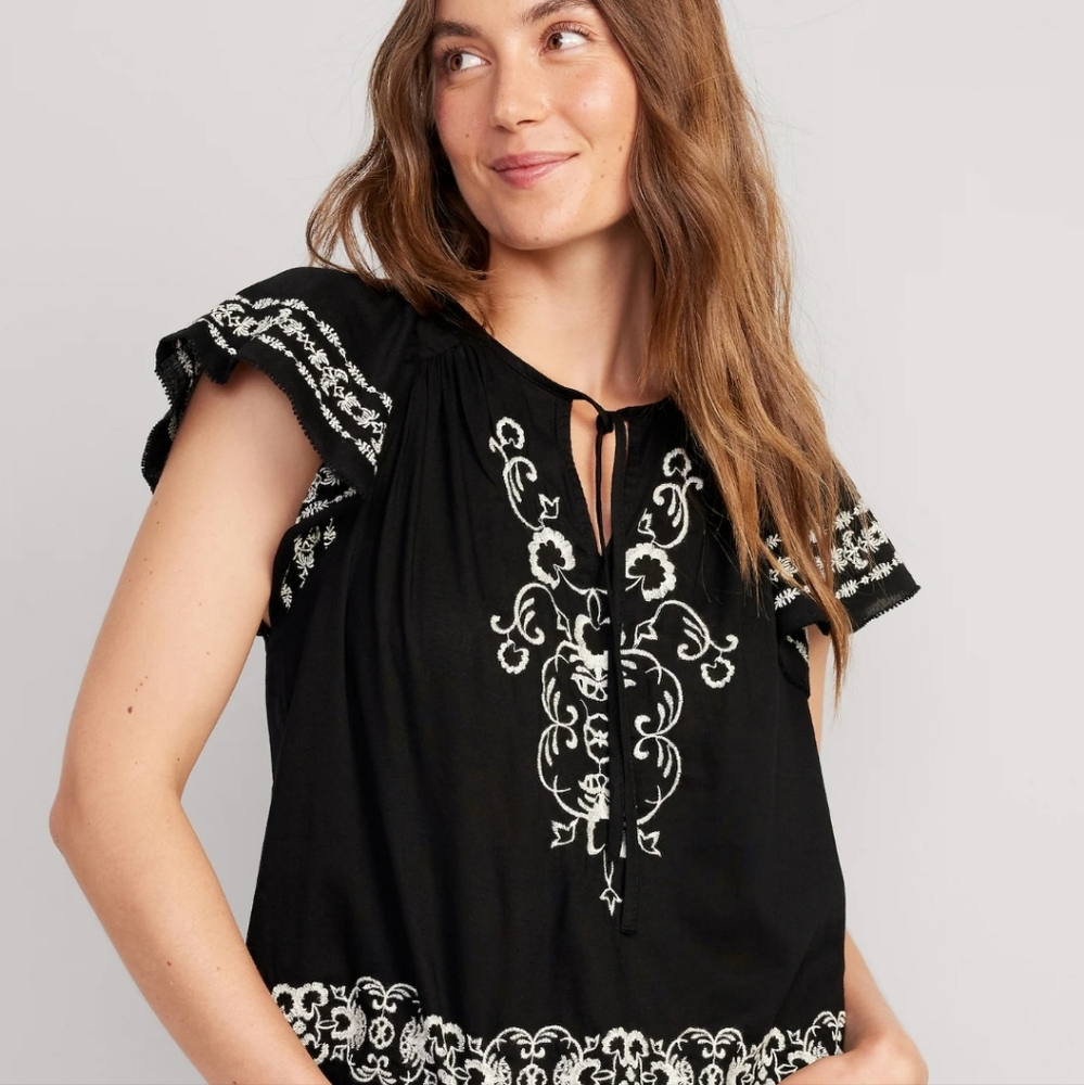 NWT Old Navy Embroidered Flutter Sleeves Top - Size M
